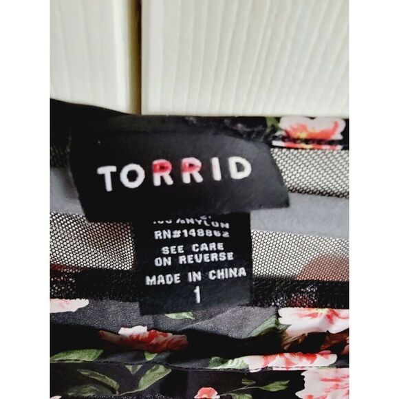 Torrid 1 Black Red Mesh Shirt Top Floral Size 1X Semi Sheer Round Neck‎ - Picture 5 of 7